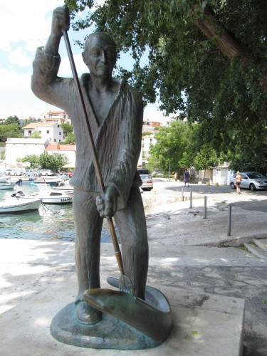 A monument to the fisherman